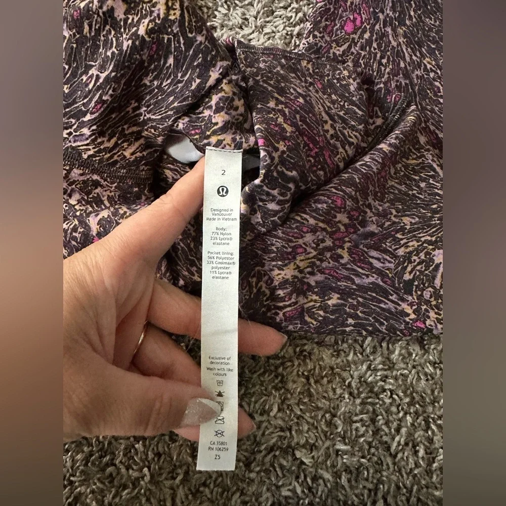 Women’s Lululemon Invigorate Topography Multi Color High-Rise Tight Size 2